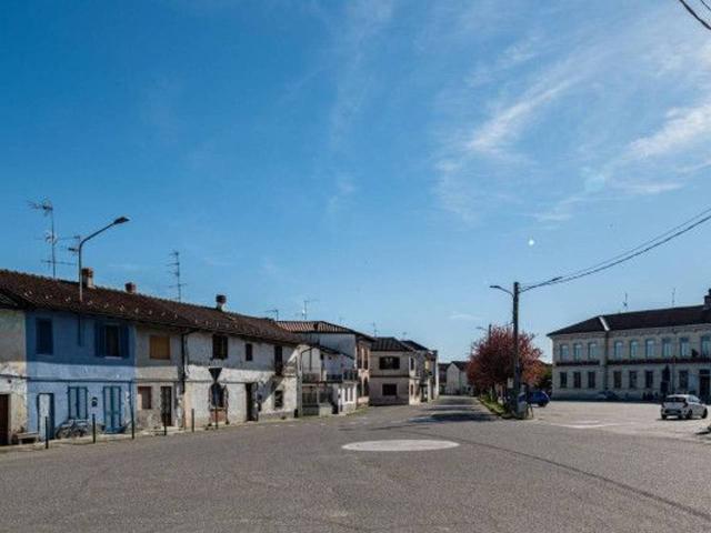 Locale Commerciale in vendita a Piemonte, Vercelli