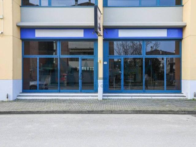 Locale Commerciale in vendita a Unione di Comuni della Romagna Forlivese, Quattro