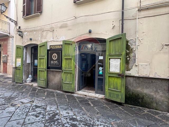 Locale Commerciale in vendita a Formia, Lazio