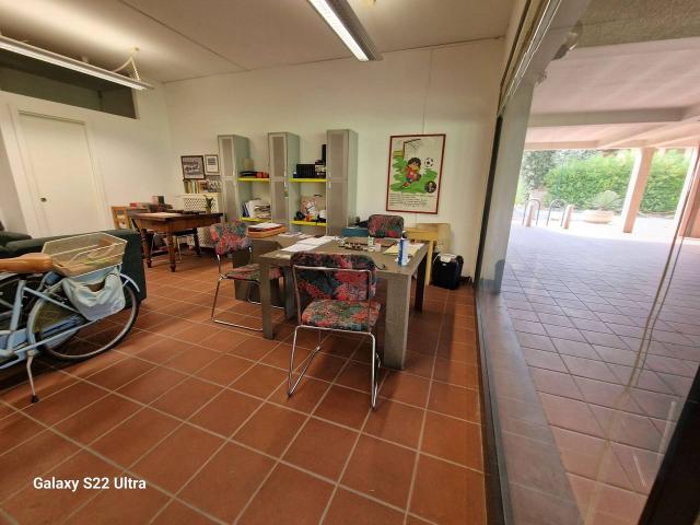 Locale Commerciale in vendita a Vittoria Apuana, Forte Dei Marmi