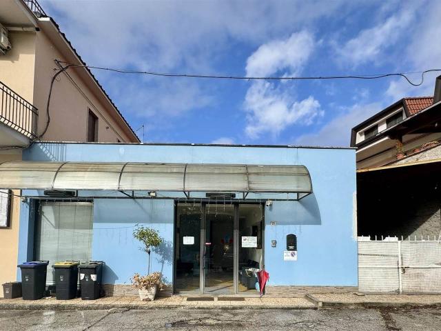 Locale Commerciale in vendita a Frosinone, Lazio