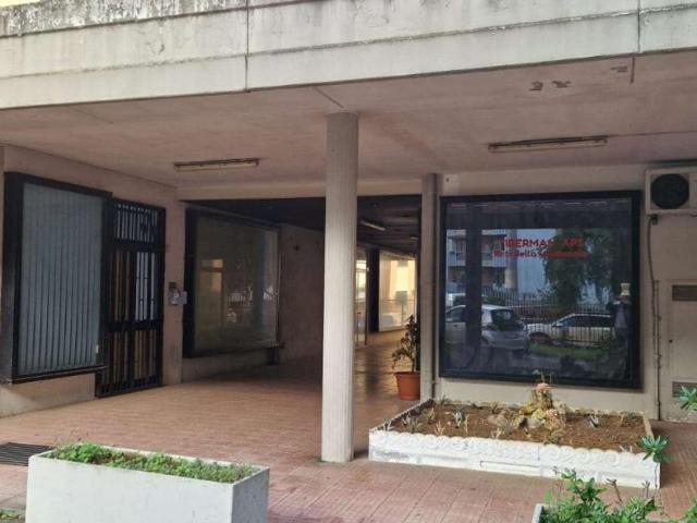 Locale Commerciale in vendita a Corso Lazio, Frosinone