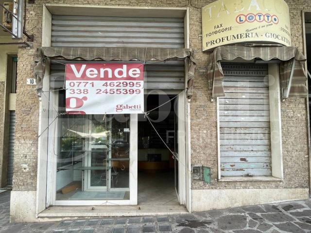 Locale Commerciale in vendita a Gaeta, Lazio