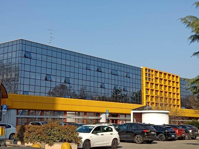 Locale Commerciale in vendita a Sciarè, Gallarate