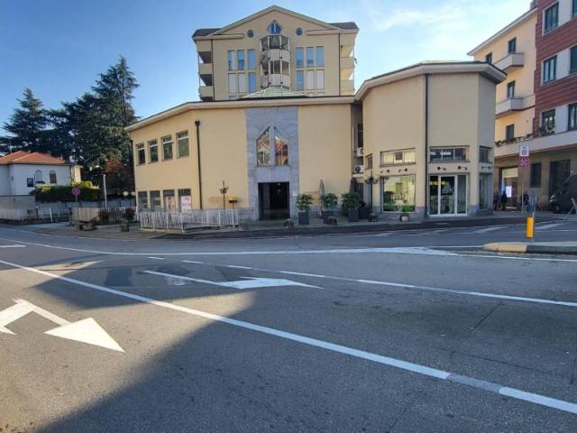 Locale Commerciale in vendita a Centro, Gallarate