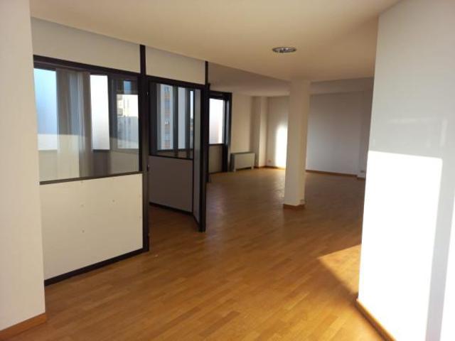 Locale Commerciale in vendita a Centro, Gallarate