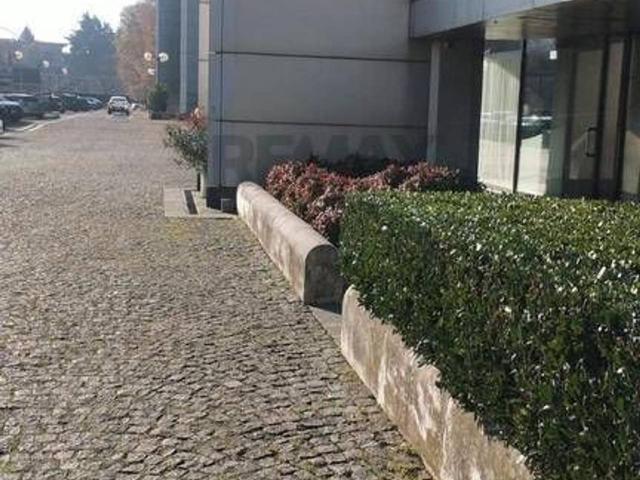 Locale Commerciale in vendita a Centro, Gallarate