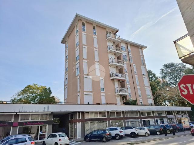 Locale Commerciale in vendita a Gallarate, Lombardia
