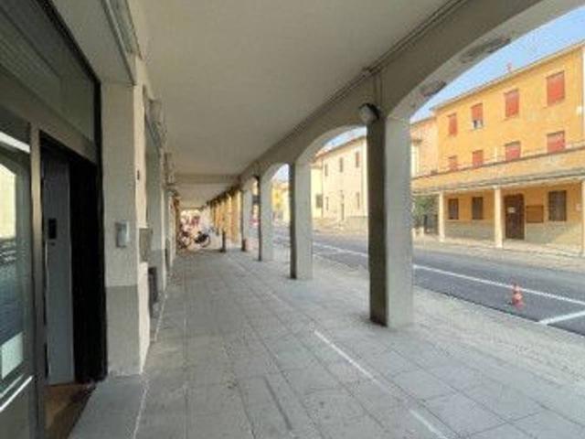 Locale Commerciale in vendita a Val d’Enza, Re
