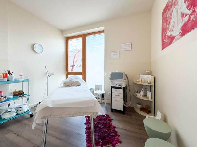 Locale Commerciale in vendita a Comunità montana della Valle Sabbia, Gavardo