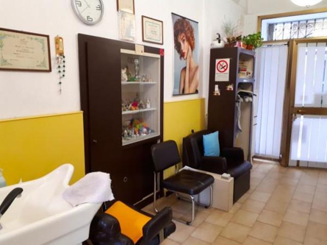 Locale Commerciale in vendita a Gazzaniga, Lombardia