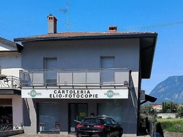 Locale Commerciale in vendita a Piovega / Plovie, Gemona del Friuli / Glemone