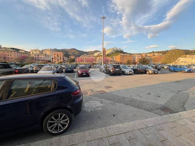 Locale Commerciale in vendita a Ponente, Serra Riccò