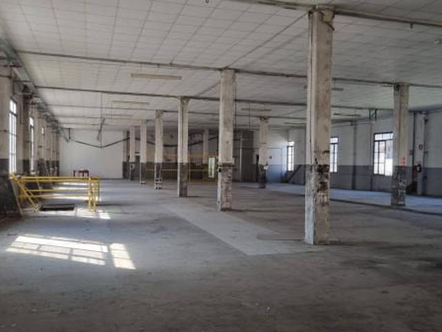 Locale Commerciale in vendita a Medio Ponente, Serra Riccò