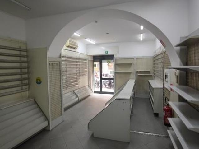 Locale Commerciale in vendita a Val Polcevera, Serra Riccò