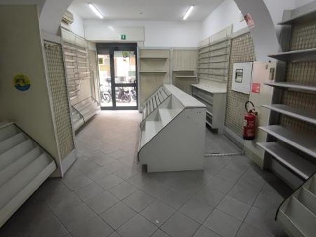 Locale Commerciale in vendita a Val Polcevera, Serra Riccò