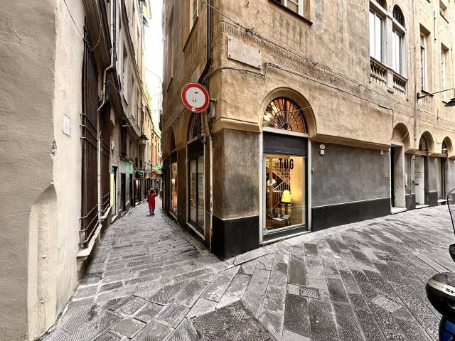 Locale Commerciale in vendita a Centro Est, Serra Riccò