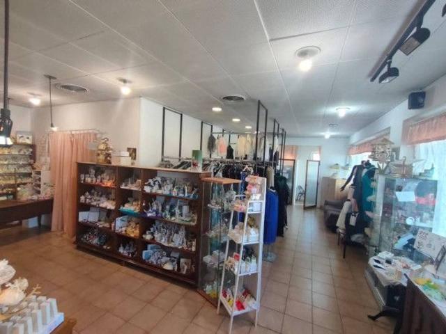 Locale Commerciale in vendita a Val Polcevera, Serra Riccò