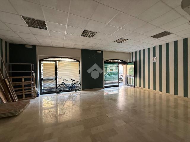 Locale Commerciale in vendita a Ghisalba, Lombardia