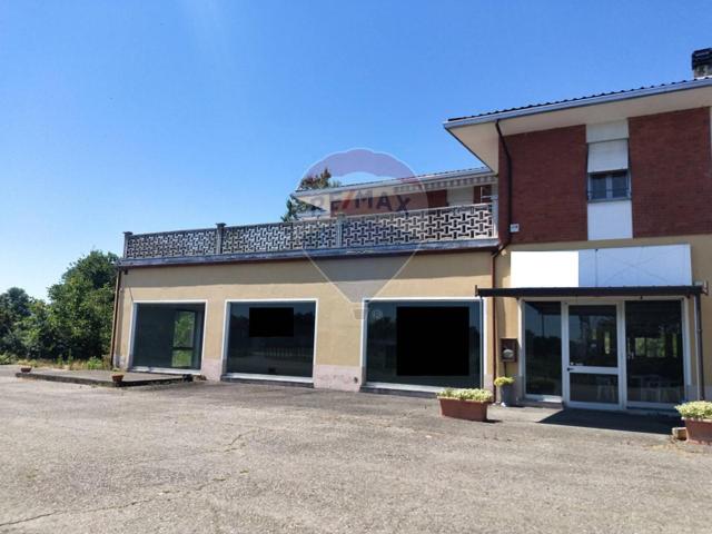 Locale Commerciale in vendita a Piemonte, Vercelli
