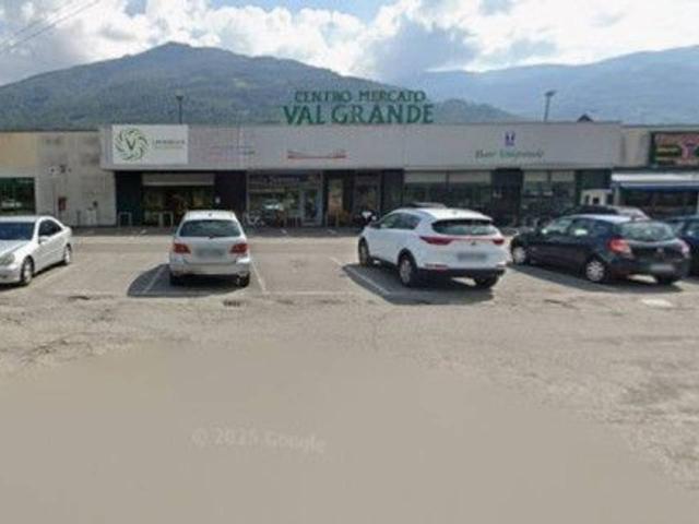 Locale Commerciale in vendita a Comunità montana della valle Camonica, Gianico