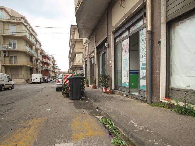 Locale Commerciale in vendita a Giarre, Sicilia