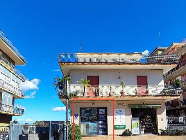 Locale Commerciale in vendita a Giarre, Sicilia