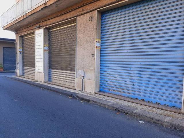 Locale Commerciale in vendita a Giarre, Sicilia