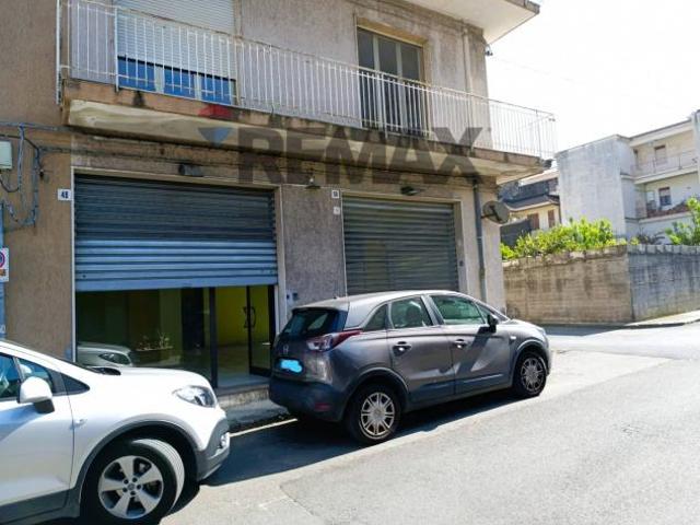 Locale Commerciale in vendita a Giarre, Sicilia