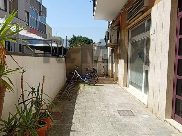 Locale Commerciale in vendita a Puglia, Taranto