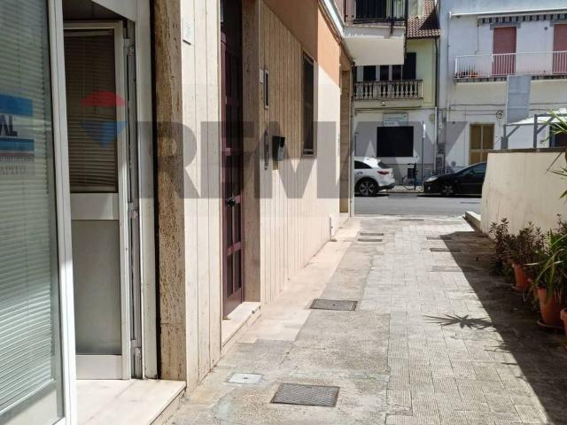 Locale Commerciale in vendita a Puglia, Taranto