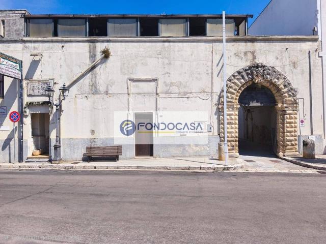Locale Commerciale in vendita a Puglia, Lecce