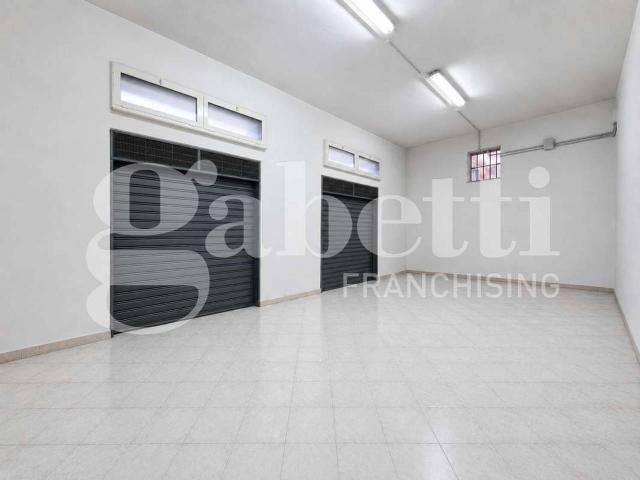 Locale Commerciale in vendita a Giugliano In Campania, Campania