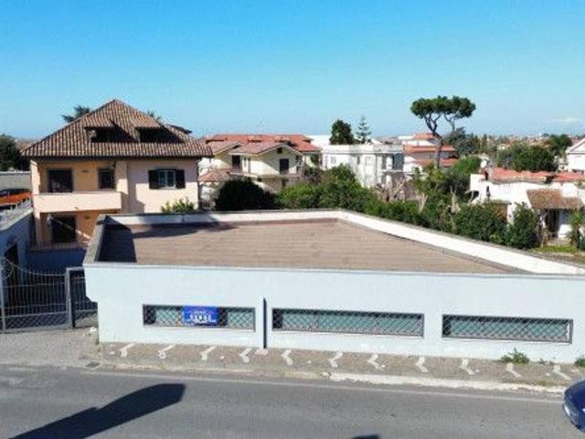 Locale Commerciale in vendita a Giugliano In Campania, Campania