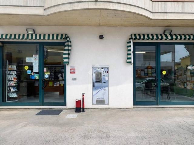 Locale Commerciale in vendita a Giulianova, Abruzzo