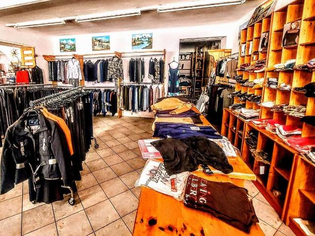 Locale Commerciale in vendita a Piazzutta / Placuta, Gorizia
