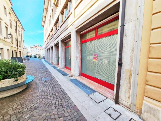 Locale Commerciale in vendita a San Rocco / Podturn, Gorizia