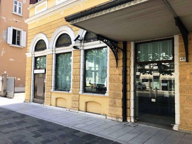 Locale Commerciale in vendita a Borgo Castello, Gorizia