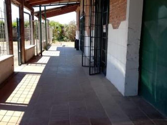 Locale Commerciale in vendita a Gossolengo, Reggio Emilia
