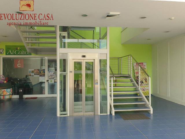 Locale Commerciale in vendita a Gradisca D'isonzo, Friuli-Venezia Giulia