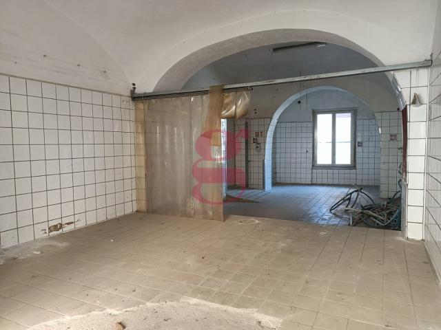 Locale Commerciale in vendita a Sigliano, Gragnano