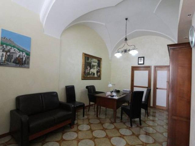 Locale Commerciale in vendita a Puglia, Taranto