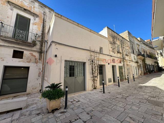 Locale Commerciale in vendita a Puglia, Taranto