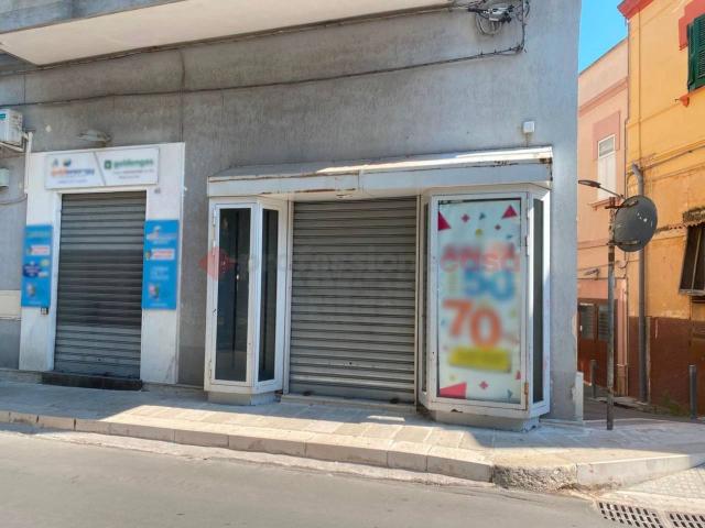 Locale Commerciale in vendita a Puglia, Taranto