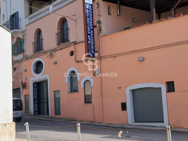 Locale Commerciale in vendita a Puglia, Taranto