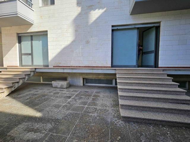 Locale Commerciale in vendita a Puglia, Taranto
