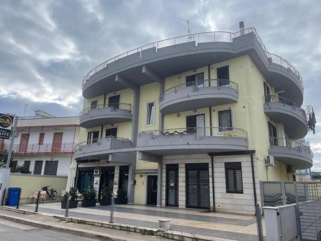 Locale Commerciale in vendita a Puglia, Bari