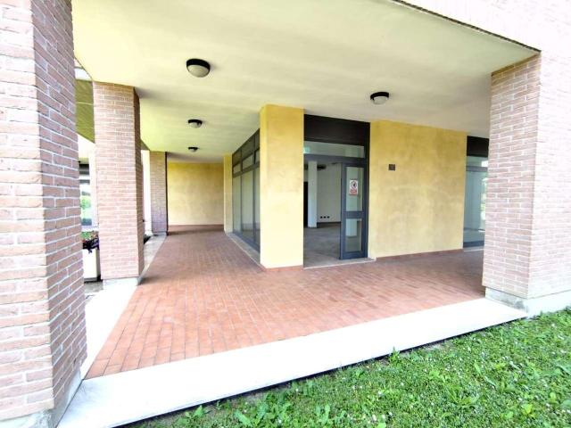 Locale Commerciale in vendita a Bassa Reggiana, Re