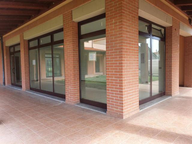 Locale Commerciale in vendita a Bassa Reggiana, Re