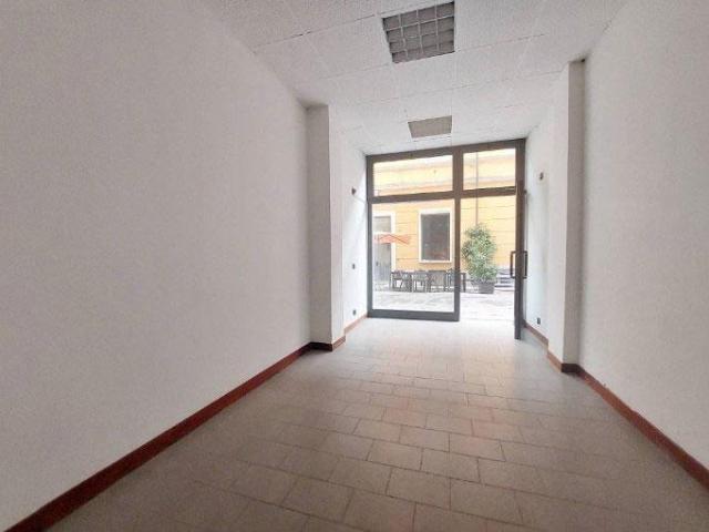 Locale Commerciale in vendita a Bassa Reggiana, Re